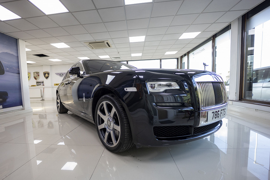 Rolls-Royce - Ghost (Black)