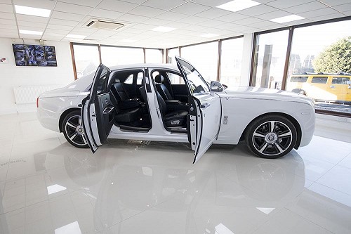 Rolls Royce Ghost V - Doors open