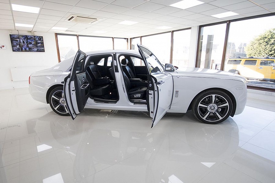 Rolls Royce - Ghost V (White)