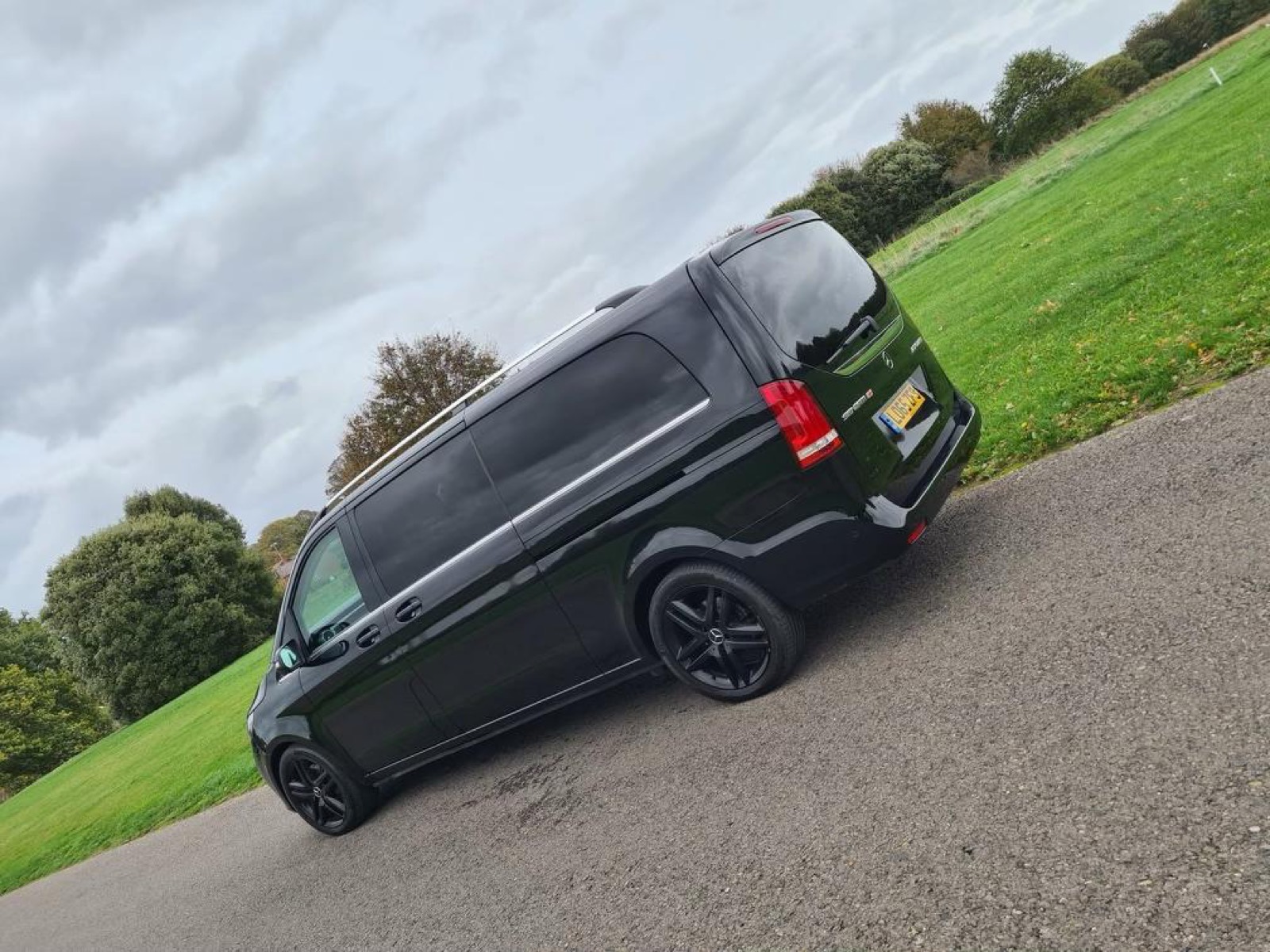 Black Mercedes Jet Class for private airport chauffeur hire