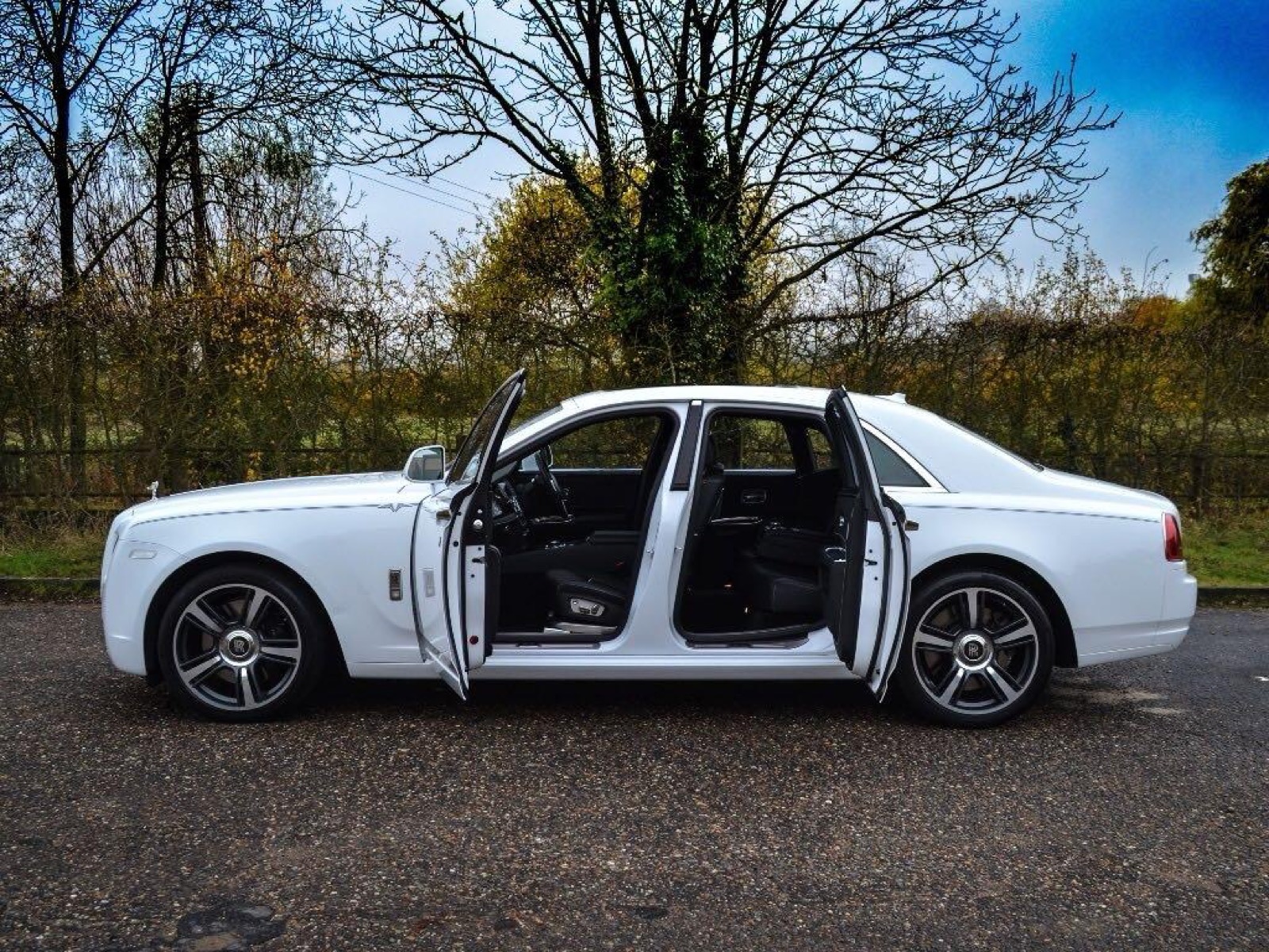 White Rolls-Royce chauffeur car for Wakefield VIP hire